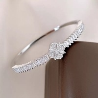 Gelang Zirkonia 3A Grosir, Dapat Disesuaikan, Anti-Kusam, Bentuk Semanggi, Lapis Emas 18K, Kuningan, untuk Wanita, Perhiasan Mewah yang Dapat Ditumpuk