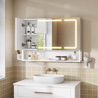 Armoire miroir LED en gros avec 3 portes et prise de courant, unité de rangement murale pour salle de bain avec port USB-C et capteur tactile