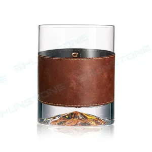 Shunstone - Vidro de uísque de montanha de cristal sem chumbo personalizado com luva de couro em relevo para festas em casa, vidro de uísque de montanha personalizado