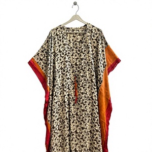 Robe Kaftan Longue en Soie 100% Broderie Florale Vintage, Style Bohème, Faite à la Main, Imprimée, Col en V, Manches Courtes, avec Pompons - Product Image 1