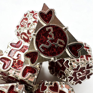 Adorno Metálico Esmaltado con Base Plateada y Motivos Florales en Forma de Corazón, Dos Opciones de Color para Colección de Juegos de Mesa - Product Image 2