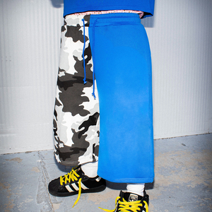 New Vintage Men Streetwear Spliced Camo Solid Contrast Wide Leg Knee Length <b>3</b>/<b>4</b> Drawstring Sweat <b>Shorts</b> - Product Image 3
