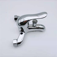 Mélangeur de longeron de douche chromé en zinc OEM Robinet de baignoire à montage mural Logo personnalisé Noyau de valve en céramique de style classique poli bon prix