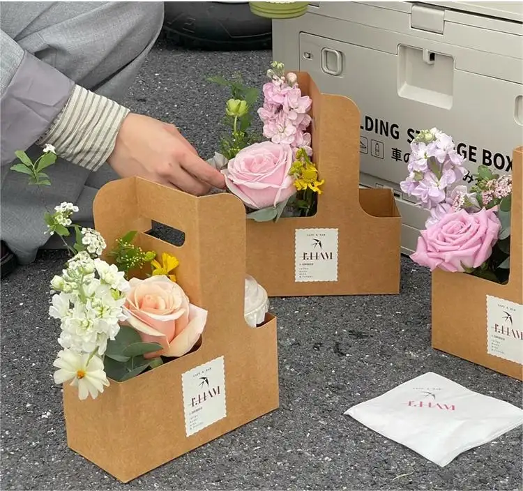 Wholesale Manufacturer Kraft Paper Cup Holder Flower Arrangement Portable Flower Box Gift Flower Packing Box