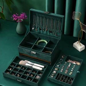 Boîte à bijoux verte en flanelle avec serrure pour bagues, colliers, boucles d'oreilles et bracelets – Grande boîte à bijoux - Product Image 4