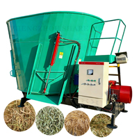 Mélangeurs d'aliments TMR de 5 mètres cubes à entraînement par prise de force, adaptés aux fermes laitières, dotés d'une structure de mélange verticale pour une grande stabilité.