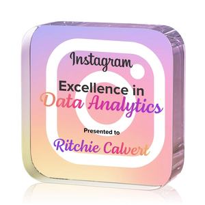 2025 Medalla de trofeo de cristal cuadrado colorido personalizado Cubo de Rubik tallado Impresión UV Diseño creativo Trofeo grabado - Product Image 4