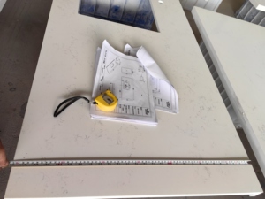 Goldtop ODM/OEM Bianco Quarzo grigio vena <span class=keywords><strong>Carrara</strong></span> 4044 Bianco <span class=keywords><strong>Carrara</strong></span> Quarzo artificiale controsoffitti <span class=keywords><strong>vendita</strong></span> calda hotel 3D Design modello - Product Image 3