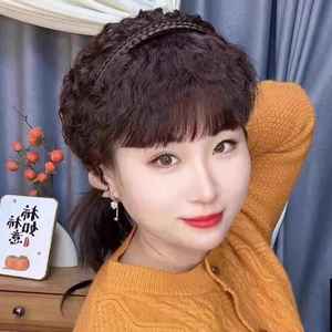 วิกผมยาวหยิกแบบมีหน้าม้าปัดข้าง ยี่ห้อในประเทศ แบบคาดผม ทำจากเส้นใยคาเนคาลอน ไม่ต้องใช้กาว เหมาะกับทุกรูปหน้า รุ่น BF182 7 - Product Image 4