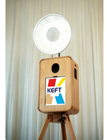 Photomaton rétro en bois abordable pour selfies et appareils photo reflex. Comprend un support d'imprimante et un écran tactile de 18,5 pouces.