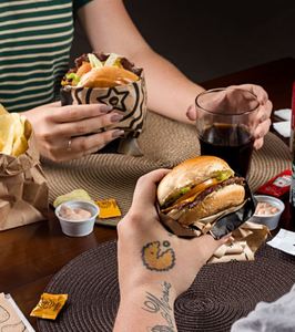 Bolsa de Papel Personalizada, Resistente a la Grasa, Recubierta de Cera, Impresión Offset a una Cara, Ecológica, Biodegradable, Reciclable, para Alimentos, Pan, Hamburguesas - Product Image 3