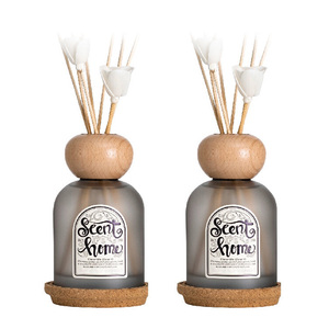 Tapa de Botella Personalizable Antiderrames de Madera de Ratán WeWood con Cierre de Rosca - Product Image 1