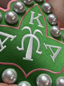 特注手作り3D真珠アイビーシールド刺繍パッチに縫い付けられた鉄にパッチソロリティピンクとグリーンダイパッチジャケット帽子用 - Product Image 3