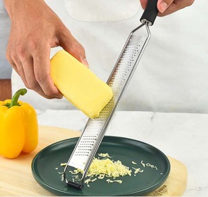Zesteur de citron <span class=keywords><strong>râpe</strong></span> <span class=keywords><strong>à</strong></span> fromage <span class=keywords><strong>râpe</strong></span> <span class=keywords><strong>à</strong></span> légumes ail noix de muscade <span class=keywords><strong>chocolat</strong></span> fruits déchiqueteuse <span class=keywords><strong>râpe</strong></span> en acier inoxydable - Product Image 2