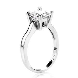 Anello di Fidanzamento Classico da Donna F266 con Diamante Taglio Principessa in Oro Bianco Colore G Naturale - Product Image 1