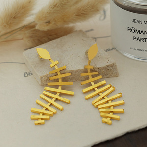 Boucles d'oreilles géométriques en forme d'arête de poisson, en alliage de Zinc doré, pour femmes, bijoux à la mode pour fête, EH86 - Product Image 3