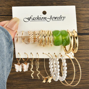 हॉट सेलिंग ट्रेंडी महिलाओं के लिए ट्रेंडी ज्यामितीय गोल्ड प्लेटेड मिश्र धातु स्टड इयररिंग्स - Product Image 3