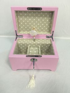 Caja de Música de Madera Rosa de Lujo Personalizada con Bailarina, para Joyas, para Niñas y Mujeres - Product Image 1