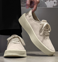 Nouvelle Tendance Mode : Baskets Rehaussantes Classiques de Luxe pour Hommes en Cuir Suédé Blanc Pur, Grande Taille 46, Qualité de Marque Invisible