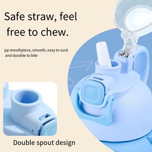 Botella de agua de plástico con funda de oso de dibujos animados en 3D, botella portátil para beber al aire libre, 1100ml, novedad al por mayor - Product Image 3