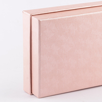 Boîte cadeau personnalisée de luxe avec couvercle rigide et base, boîte en papier avec logo, boîte en carton haut de gamme, boîte cadeau rose.