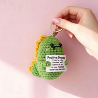 Porte-clés en peluche dinosaure au crochet fait main, breloque de sac, jouet doux avec carte de message, décoration d'intérieur Kawaii, cadeau pour ami, vente en gros
