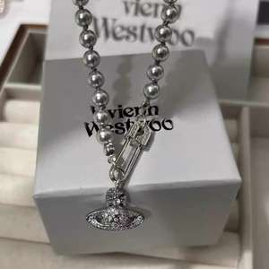 Collar de Perlas Grises Empress Dowager Vivienne con Circonita Cúbica, Globo Estelar, Cadena Figaro de Acero Inoxidable, Unisex, a la Moda - Product Image 3