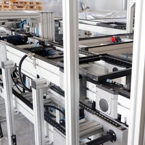 Toshine High Reliability Durable PVC Modular Pallet Conveyor System 90/180 Direction Change 20m/min Speed 220V/380V Voltage - Product Image 2