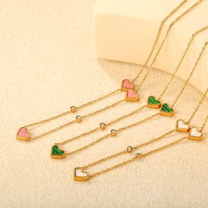 Nouvelle tendance, collier tendance simple plaqué or, chaîne en acier inoxydable à la mode, pendentif cœur coloré, bijoux pour femmes - Product Image 3