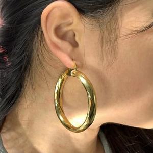 Pendientes de Aro Grandes, Geométricos, Únicos, de Lujo, Chapados en Oro de 18k para Mujer - Product Image 6