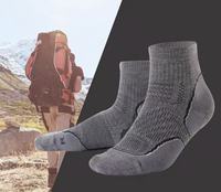 Chaussettes d'équipage en laine mérinos pour les sports de plein air anti-dérapant randonnée tricoté personnalisé impression numérique Logo bas de manchette pour hommes femmes