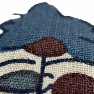 ผ้าเครปวิสโคสสีน้ำเงินขาวคุณภาพดีเยี่ยม พิมพ์ลายดิจิทัล เนื้อผ้านุ่ม ระบายอากาศได้ดี เหมาะสำหรับตัดเย็บเสื้อผ้า - Product Image 1