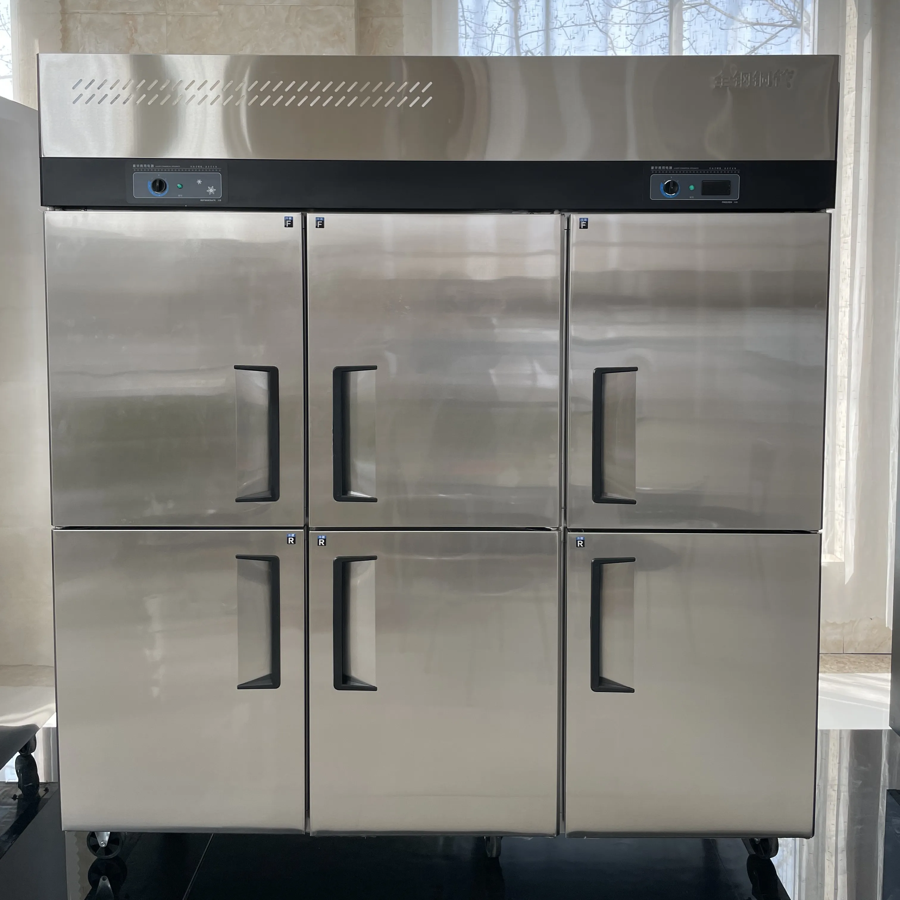 Frigorifero verticale dell'acciaio inossidabile di grande capacità del congelatore del frigorifero dell'alimento della carne della cucina di alta efficienza sei porte