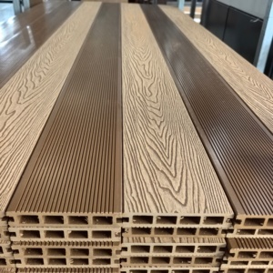 Pavimentazione in Composito Legno-Plastica Impermeabile e Anti-UV per Esterni - Product Image 6