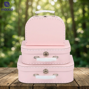 Caja de Embalaje Personalizada de Alta Calidad con Forma de Maleta Decorativa y Asa, Maleta de Cartón en 2026 - Product Image 1
