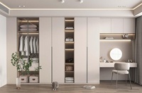 BALOM Armoire de plain-pied personnalisée haut de gamme avec commode et armoire en verre Finition mélamine Placard avec vitrine de sac