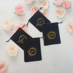 รับผลิตถุงกำมะหยี่สีดำสำหรับบรรจุภัณฑ์เครื่องประดับแบบหรูหราตามสั่ง พร้อมสกรีนโลโก้ - Product Image 1