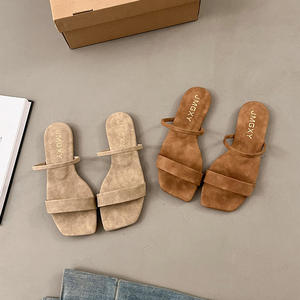 Tendencias de moda de verano: sandalias de mujer con punta abierta, versátiles, con diseño de tiras y una falda resistente. - Product Image 2