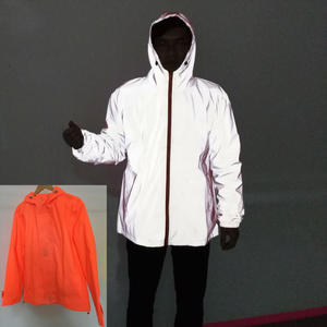 เสื้อแจ็กเก็ตกันลมมีฮู้ดสะท้อนแสงสำหรับขี่มอเตอร์ไซค์กลางแจ้งขี่จักรยานวิ่งกีฬาสีเทาเงินมองเห็นได้ชัดเจน - Product Image 4