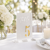 Numéros de table de mariage en forme d'arche givrée avec supports panneaux en acrylique et supports, parfaits pour la décoration