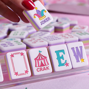 Juego de Mahjong Americano Vintage FunHaus Circus, 160 Piezas, Fichas Acrílicas de 4 Capas con Reverso Rosa, Pintadas a Mano, Marca Privada OEM - Product Image 2
