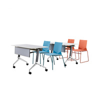 Bureau d'étudiant au design moderne et cambré avec chaise en bois et métal, ensemble de tables et chaises de réunion pour 6 personnes, mobilier scolaire