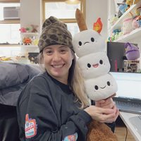 Jouet en peluche doux, en forme de bâton de guimauve avec visage mignon et détail de flamme, accessoire interactif pour animaux de compagnie