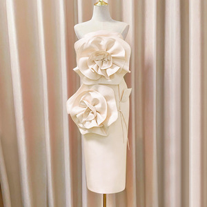 Vestidos de moda sin tirantes para mujer con diseño de flor 3D en el pecho y espalda descubierta, estilo celebridad, sensación avanzada - Product Image 4