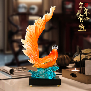 Ornement Poisson Koi Porte-Bonheur avec Boule de Cristal, Sculpture Créative en Résine pour Salon, Bureau, Cadeau de Pendaison de Crémaillère - Product Image 5