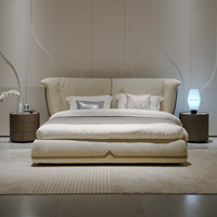 Lit double élégant à ailes courbées, rembourré, avec cadre de lit à profil bas et coussin épais, base en bois massif, lit king size en cuir