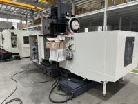 Fraiseuse automatique VMC2100 Centre d'usinage vertical CNC multifonctionnel Gsk/Mitsubishi/Fanuc Control BT40 Spindle Taper