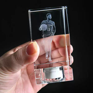 Lampe <span class=keywords><strong>de</strong></span> nuit en cristal en forme <span class=keywords><strong>de</strong></span> globe <span class=keywords><strong>de</strong></span> <span class=keywords><strong>basket</strong></span>-ball avec base lumineuse LED, artisanat en cristal en gros, gravure 3D à l'intérieur, joueur <span class=keywords><strong>de</strong></span> <span class=keywords><strong>basket</strong></span>-ball <span class=keywords><strong>NBA</strong></span> - Product Image 4