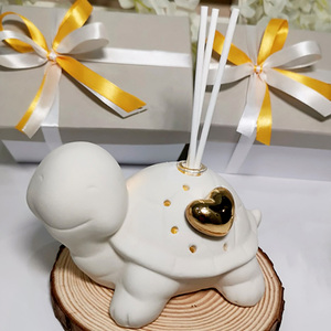 Bomboniere in Ceramica a Forma di Tartaruga con Diffusore a Cuore Dorato 14x9x7 Cm per Regali di Matrimonio - Product Image 5