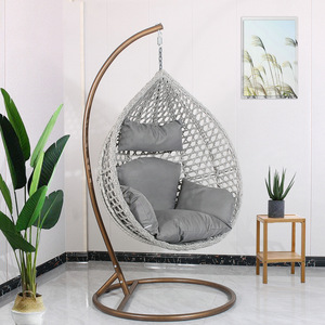 Fauteuil suspendu œuf en rotin tressé avec support métallique, prix usine Highwin, pour patio et extérieur - Product Image 2